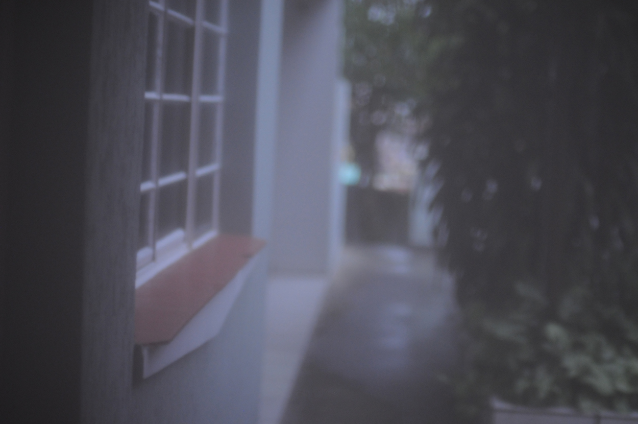 Fotografia de um prédio deadente na cidade