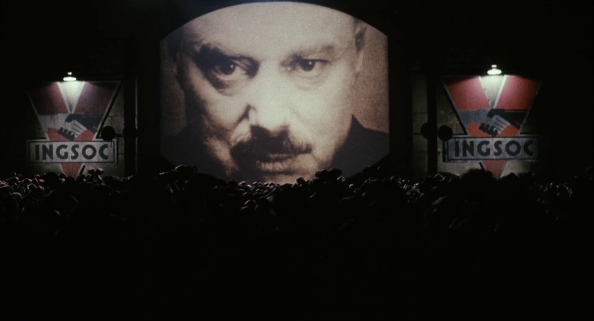 Frame do filme "1984" de Michael Radford